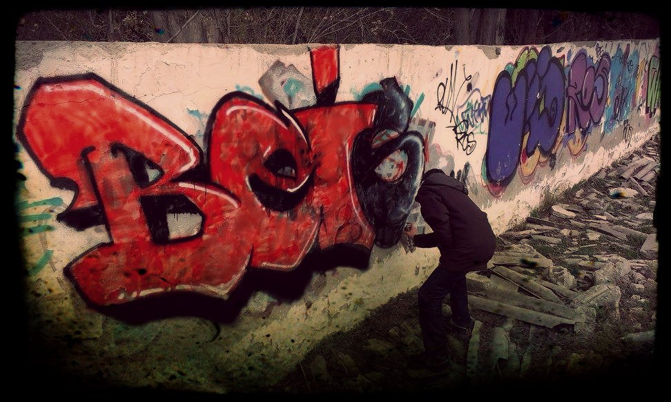 Graffiti Bombing in Istanbul - Photo by beis - beis
