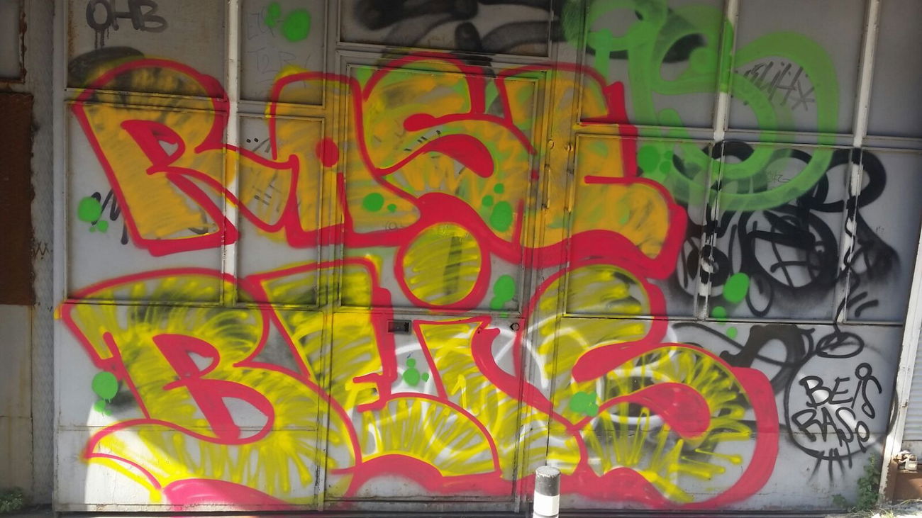 Graffiti Bombing - Photo by beis - atmosphere, graffiti, graphicturkish (2016)