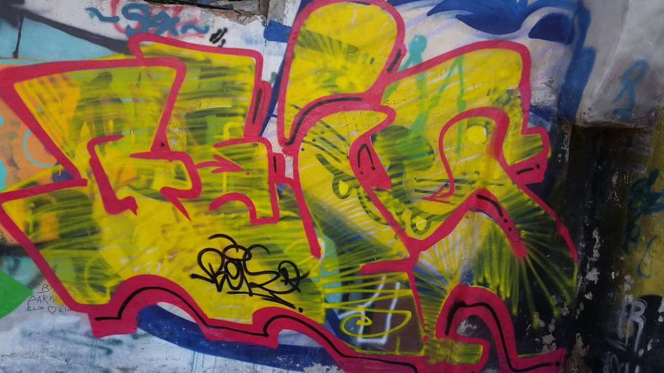 Graffiti Bombing - Photo by beis - atmosphere, graffiti, graphicturkish (2015)