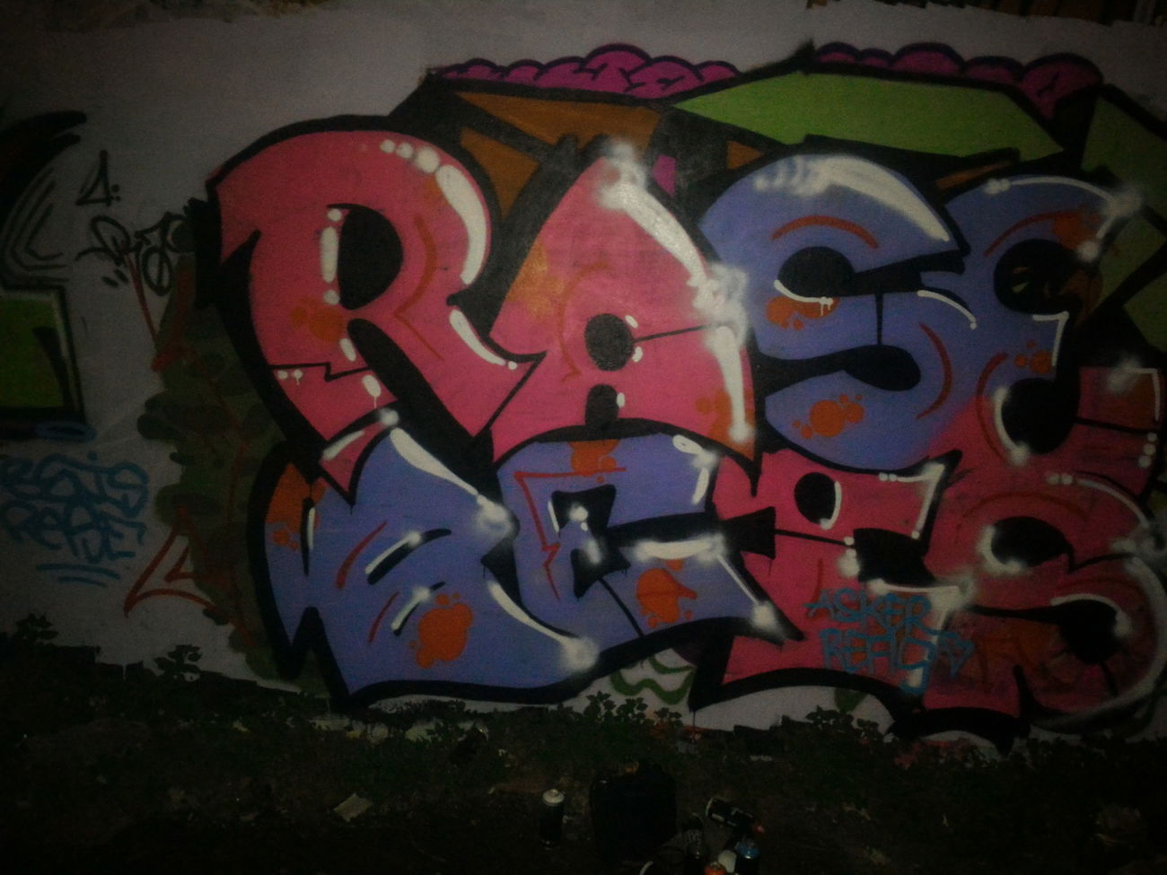 Graffiti Bombing - Photo by beis - atmosphere, graffiti, graphicturkish