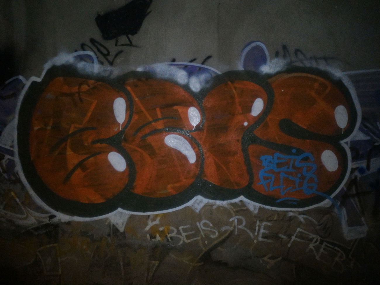 Graffiti Bombing - Photo by beis - atmosphere, graffiti, graphicturkish