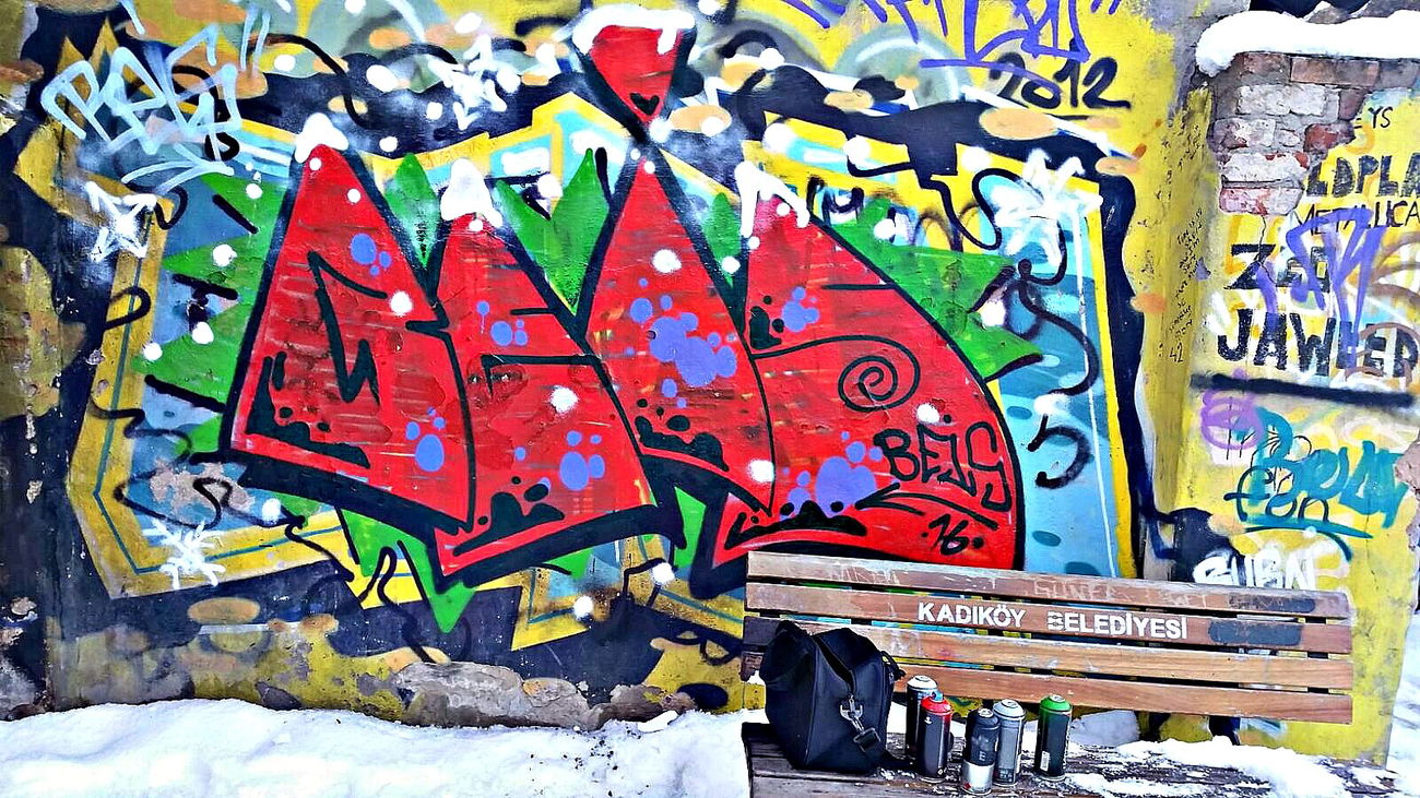 Graffiti Bombing - Photo by beis - atmosphere, graffiti, graphicturkish (2016)