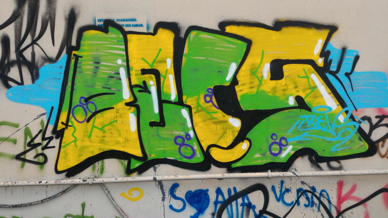 Graffiti Bombing - Photo by beis - atmosphere, graffiti, graphicturkish