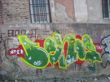 Graffiti Wall - Photo by benos - Benos (2012)