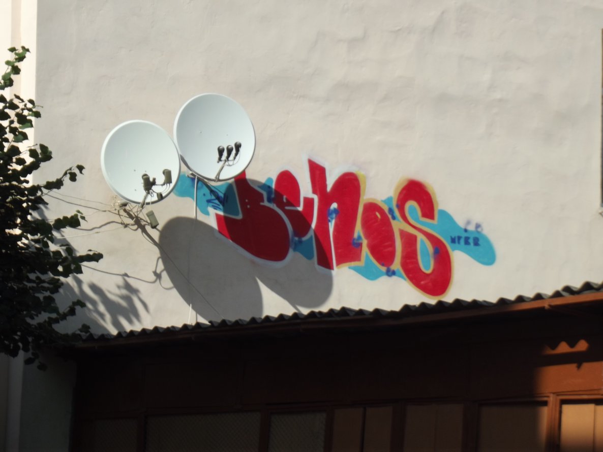 Graffiti Bombing - Photo by benos - Benos (2011)