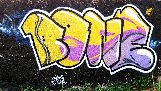 Graffiti Wall - Photo by benos