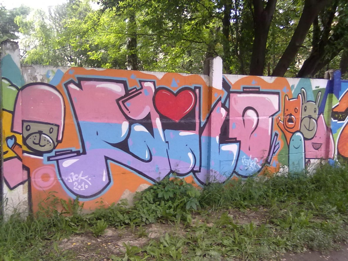 Graffiti Wall - Photo by benos