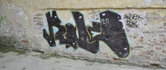 Graffiti Wall - Photo by benos