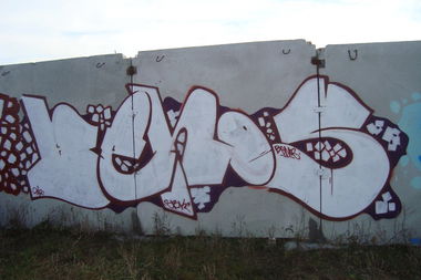 Graffiti Wall - Photo by benos - Benos (2012)