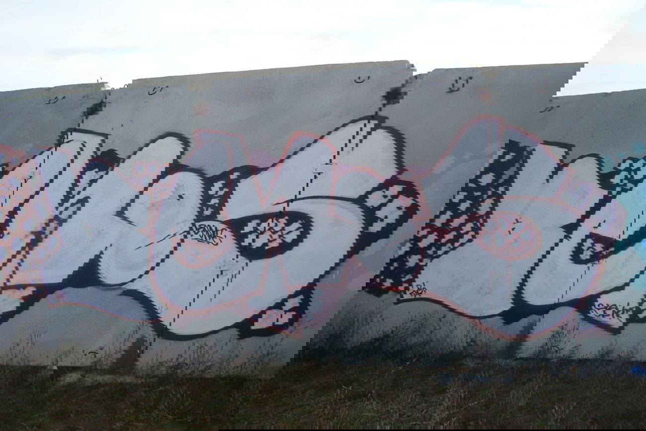 Graffiti Wall - Photo by benos - Benos (2012)