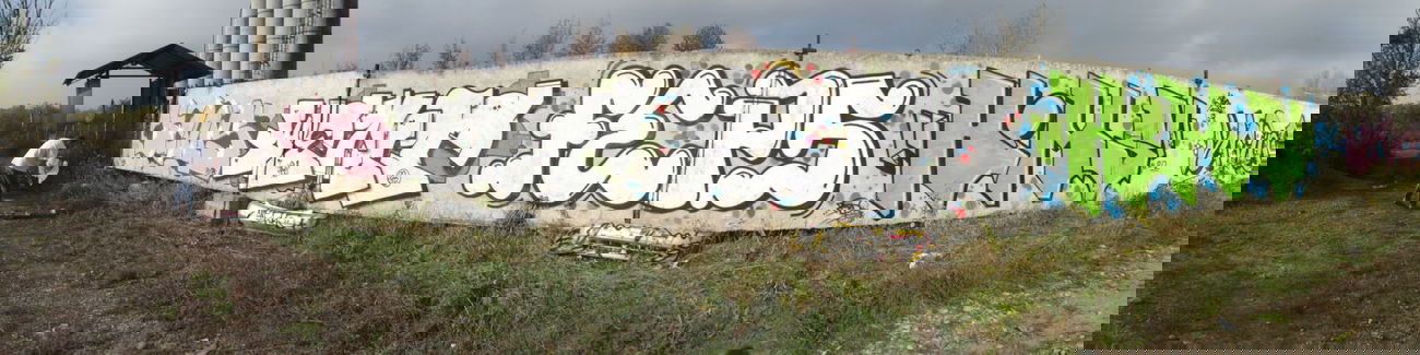 Graffiti Wall - Photo by benos