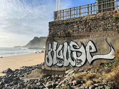 Graffiti Wall - Photo by bergischbunt - xcuse