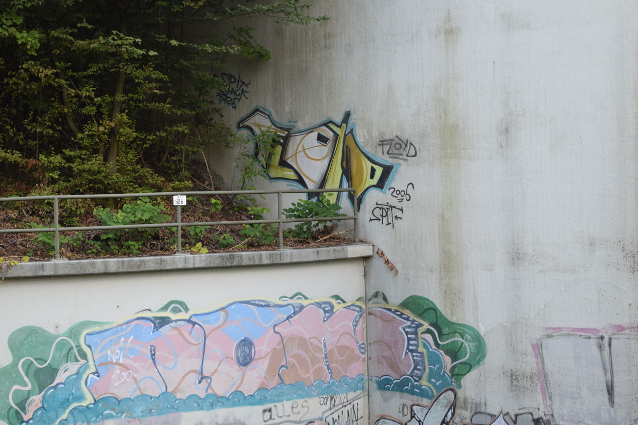 Graffiti Wall - Photo by bergischbunt - floyd, nok, rip
