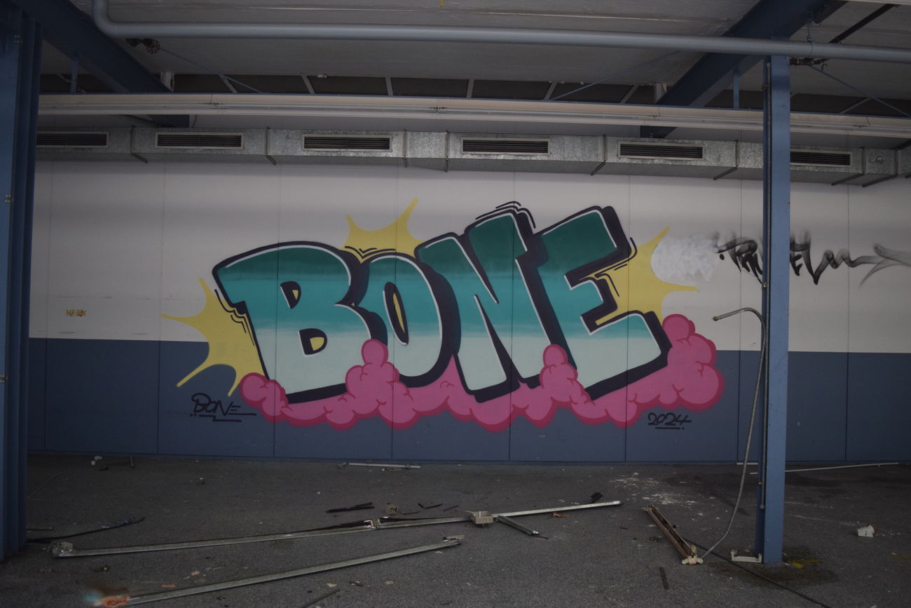 Graffiti Wall - Photo by bergischbunt - bone (2024)