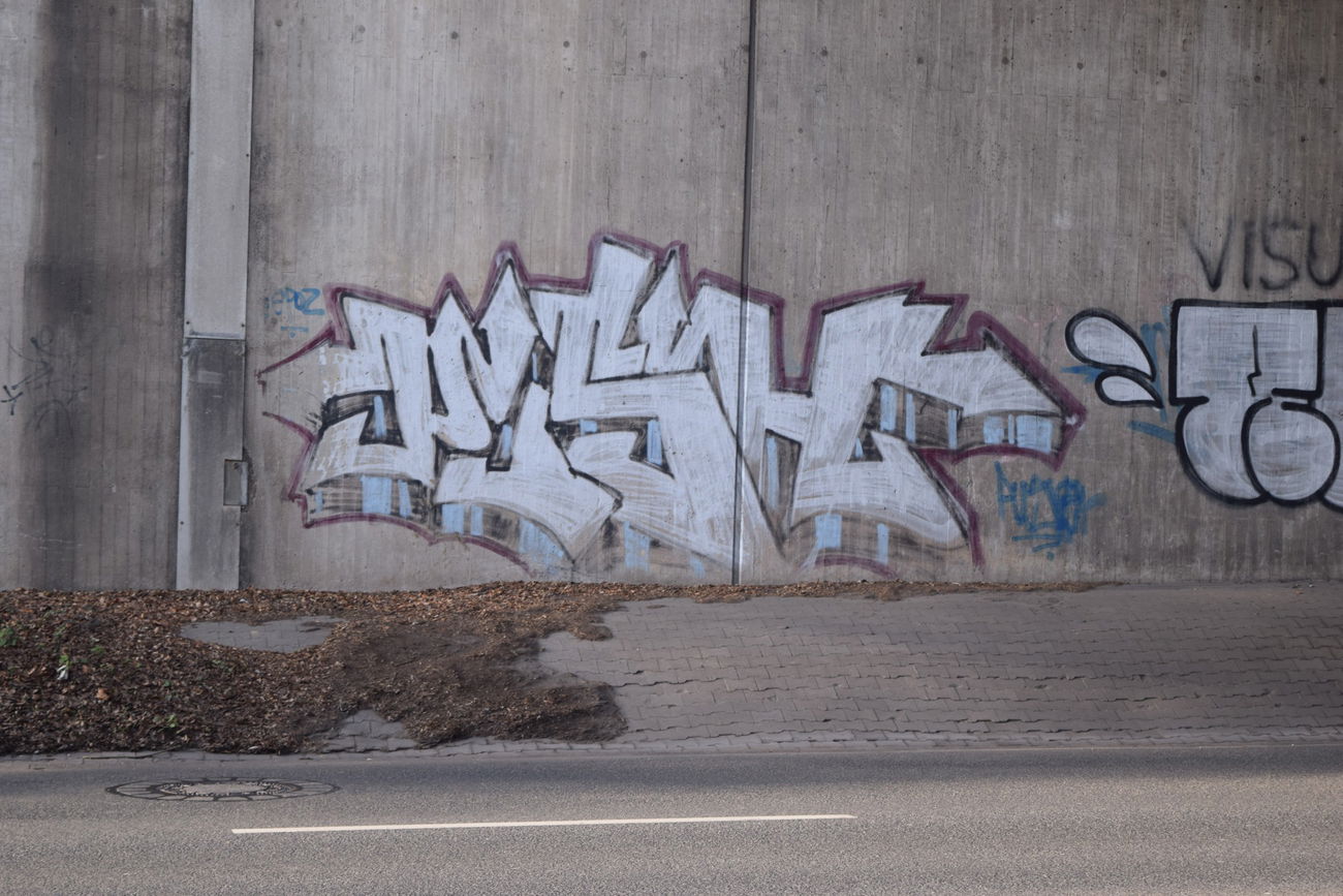 Graffiti Wall in Solingen - Photo by bergischbunt - push, solingen