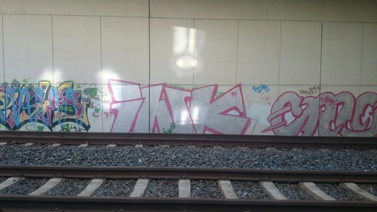 Graffiti Bombing - Photo by bergischbunt - iwk, solingen (1997)