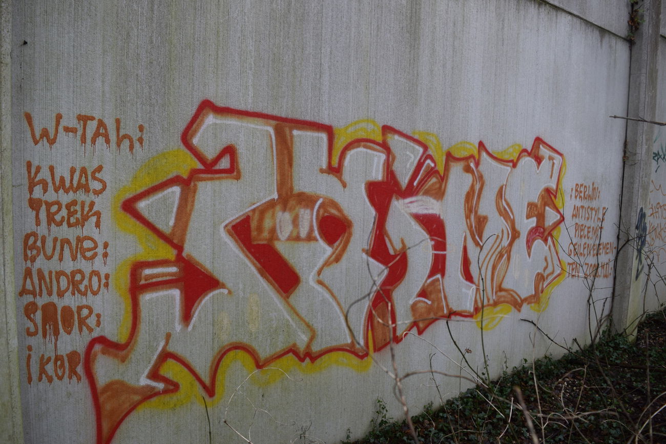 Graffiti Wall - Photo by bergischbunt - mine, wuppertal, berlin