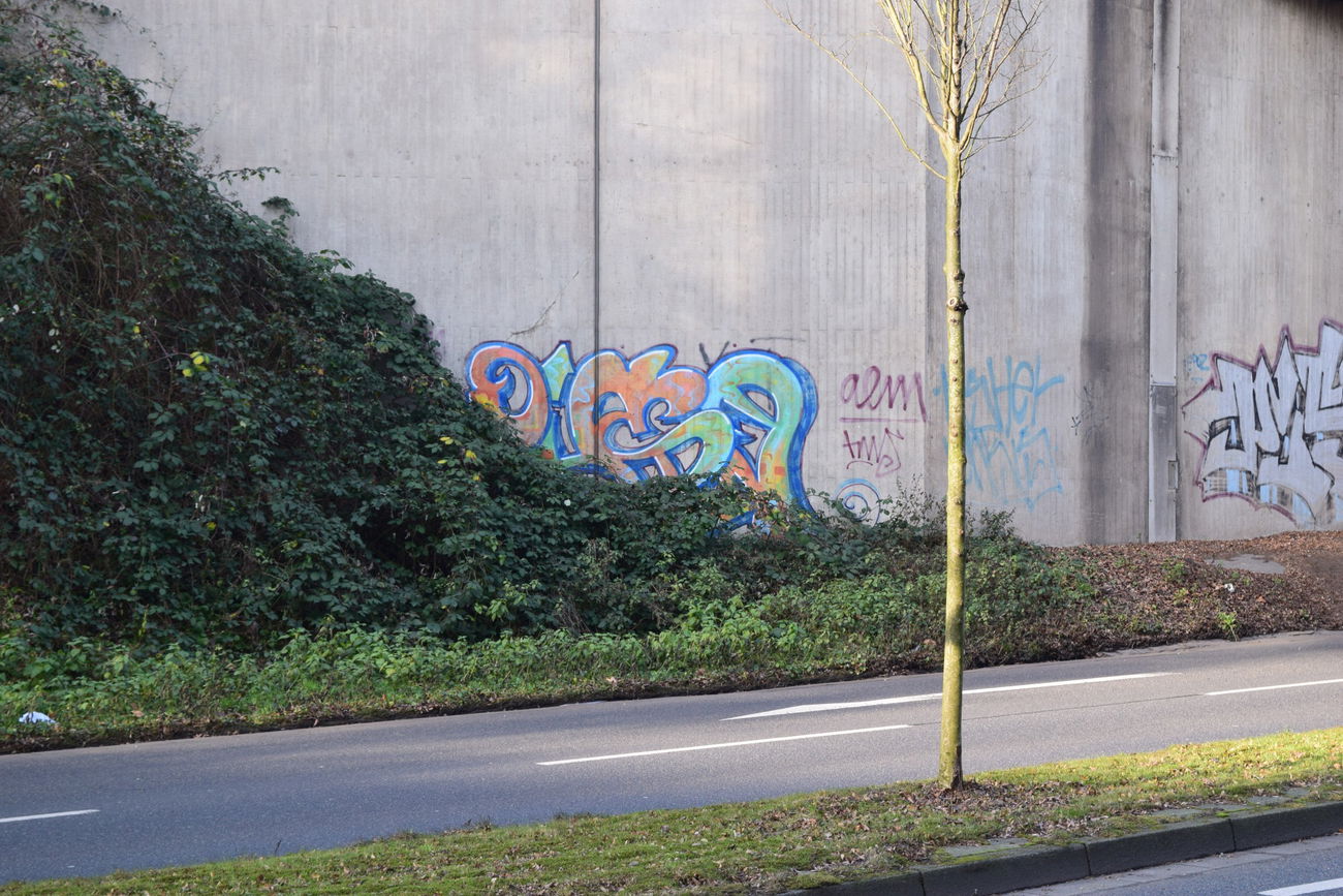 Graffiti Wall in Solingen - Photo by bergischbunt - pisr, solingen (2004)