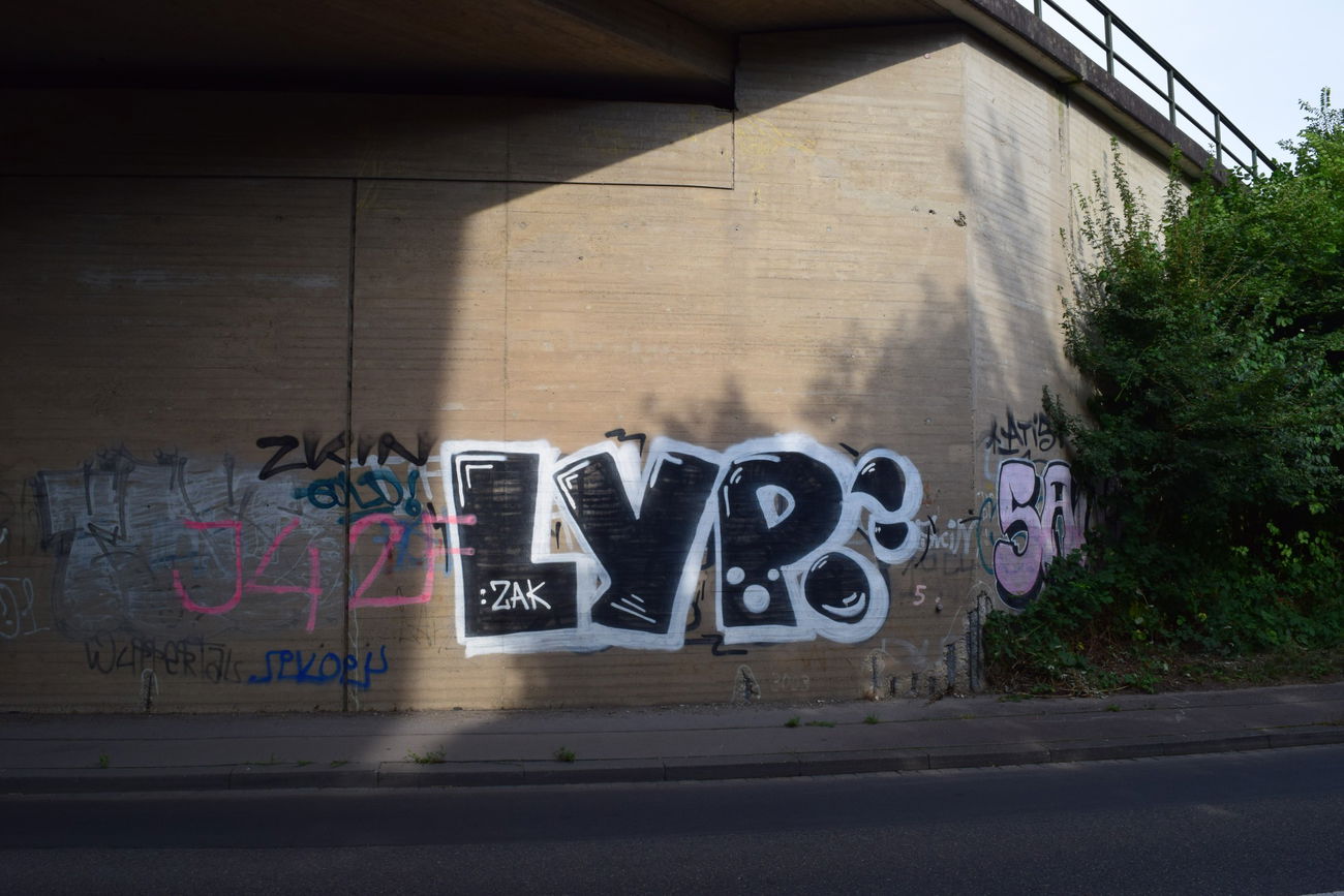 Graffiti Wall - Photo by bergischbunt - lyp, zak, wuppertal