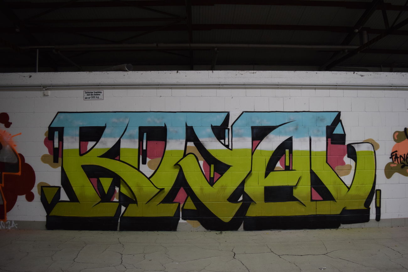 Graffiti Wall - Photo by bergischbunt - royal (2024)