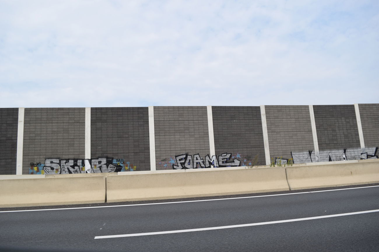 Graffiti Wall - Photo by bergischbunt - skur, foame, joe