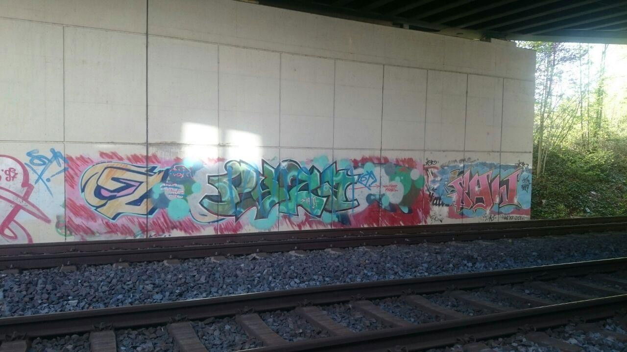 Graffiti Wall - Photo by bergischbunt - pyza, pisr, pisa