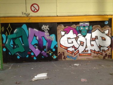 Graffiti Wall - Photo by bergischbunt - gold, atis, pute