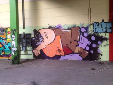 Graffiti Wall - Photo by bergischbunt - pute, gold, repas (2013)