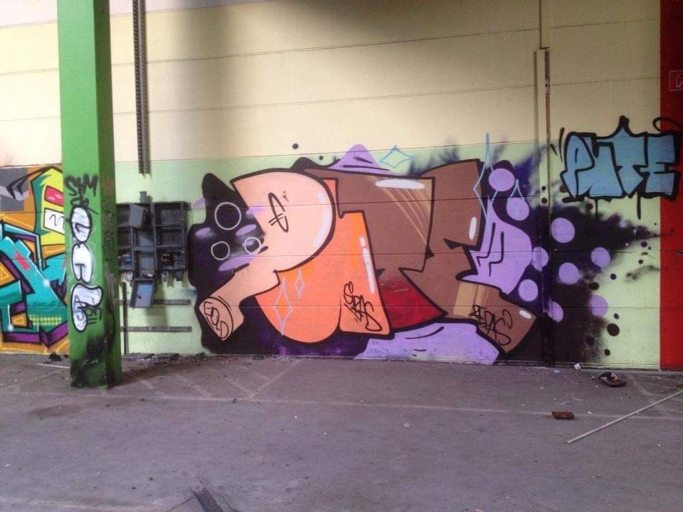 Graffiti Wall - Photo by bergischbunt - pute, gold, repas (2013)