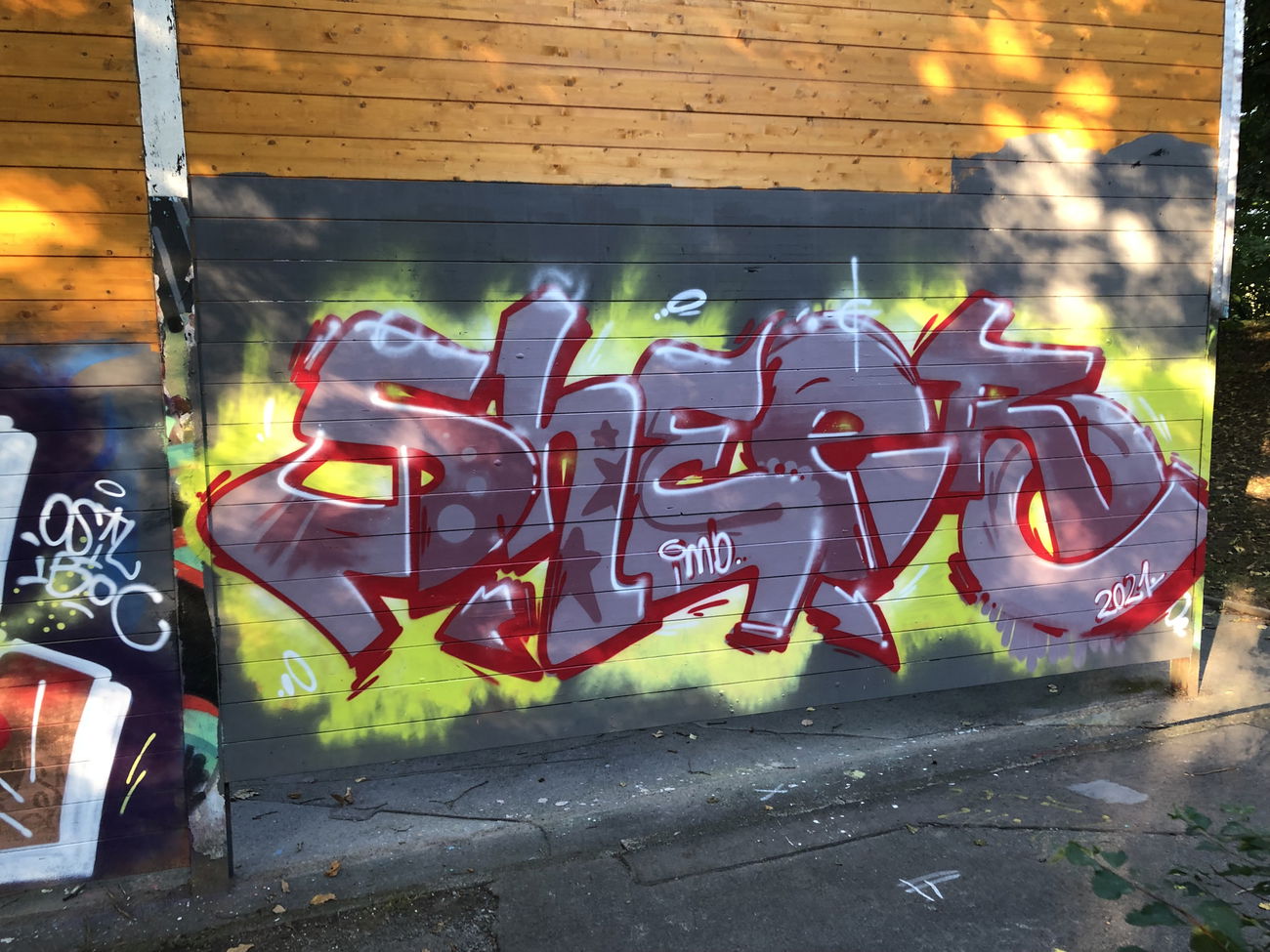 Graffiti Wall - Photo by bergischbunt - sheer