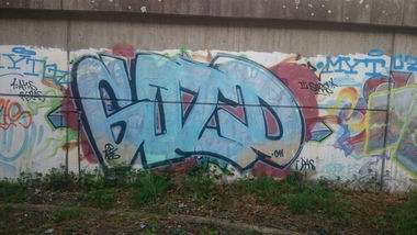 Graffiti Wall - Photo by bergischbunt - gold, pute, solingen