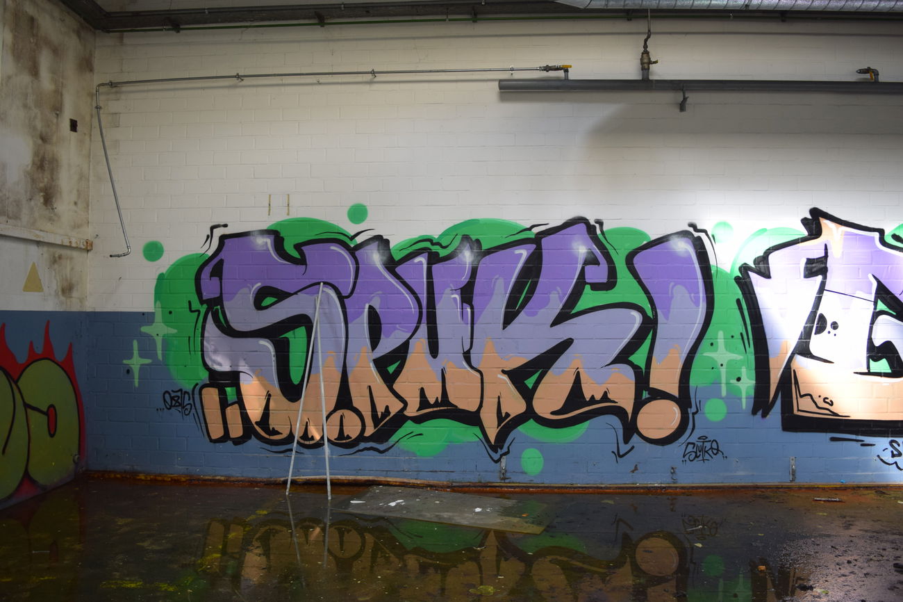 Graffiti Wall - Photo by bergischbunt - spuk