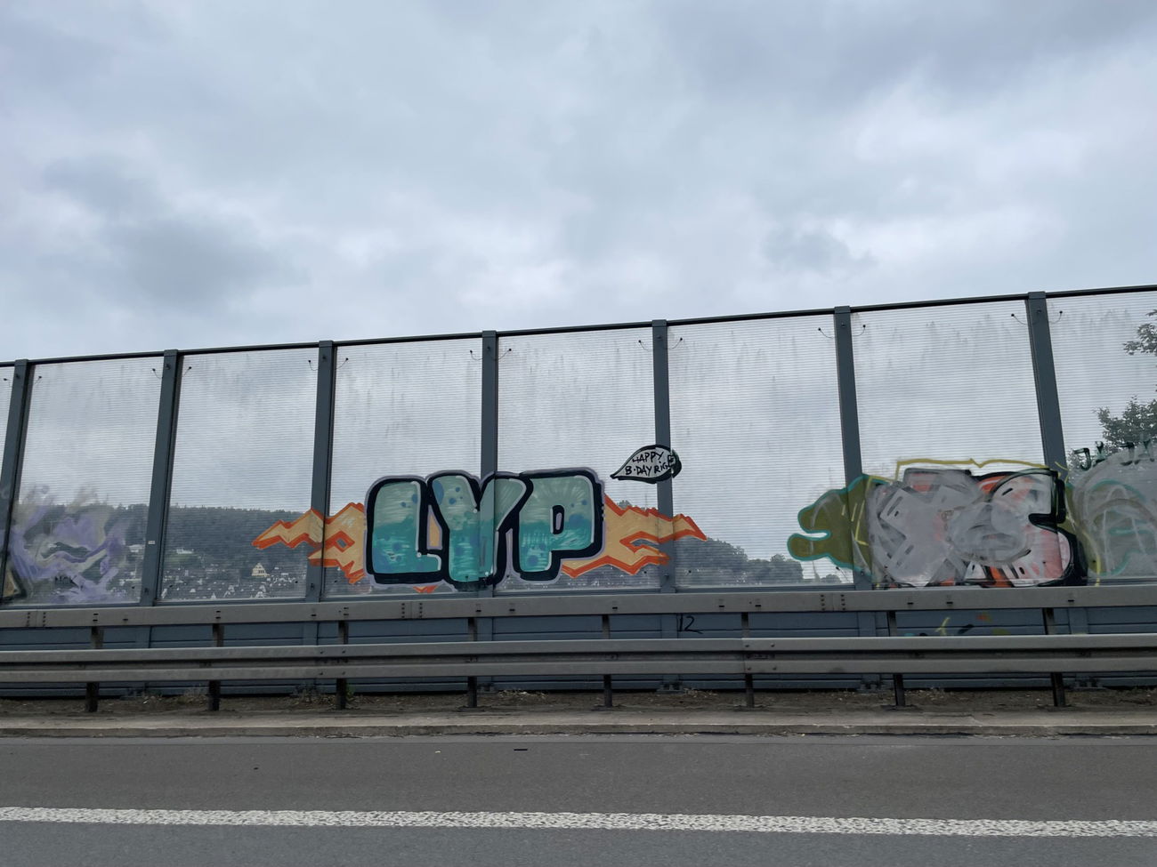 Graffiti Bombing - Photo by bergischbunt - lyp, wuppertal (2011)