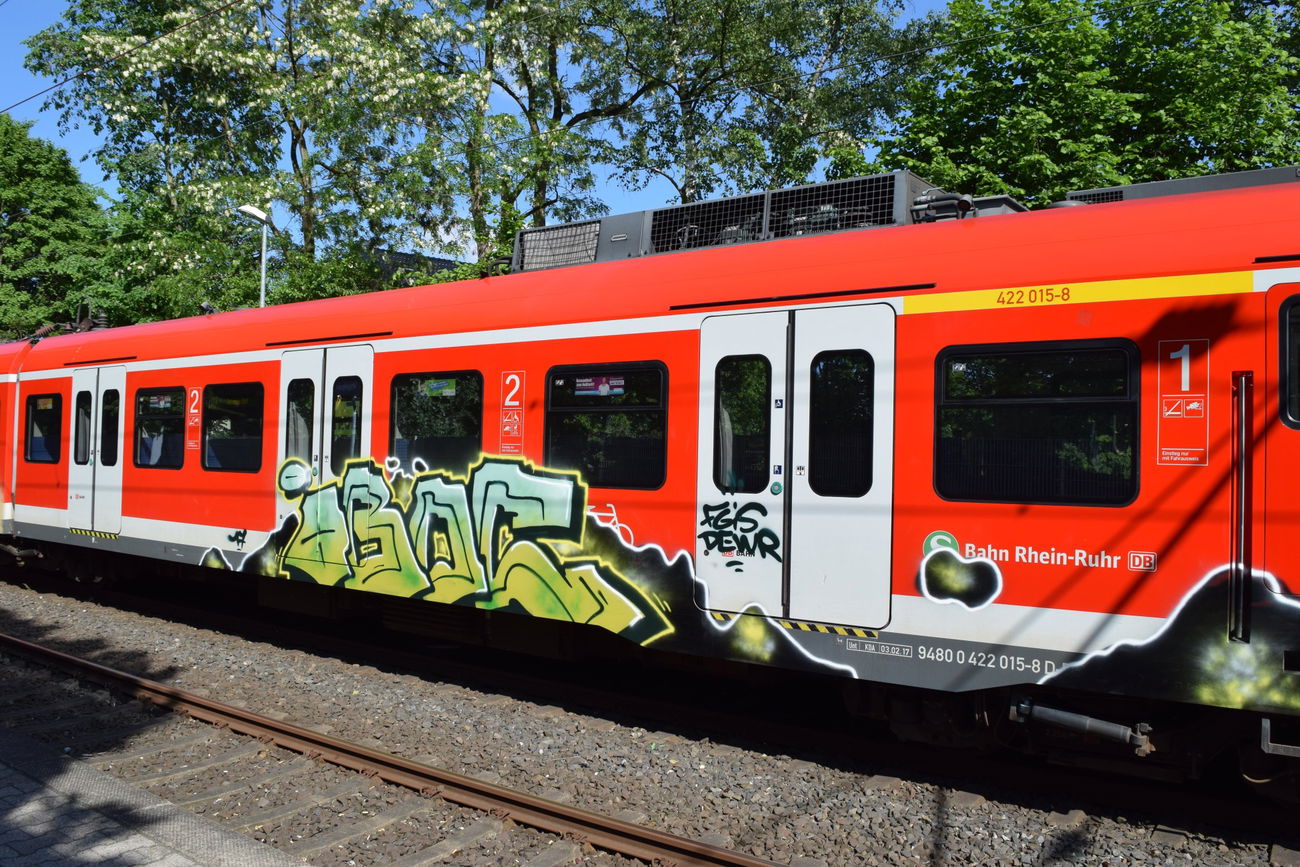 Graffiti Train - Photo by bergischbunt - iboc, solingen (2017)