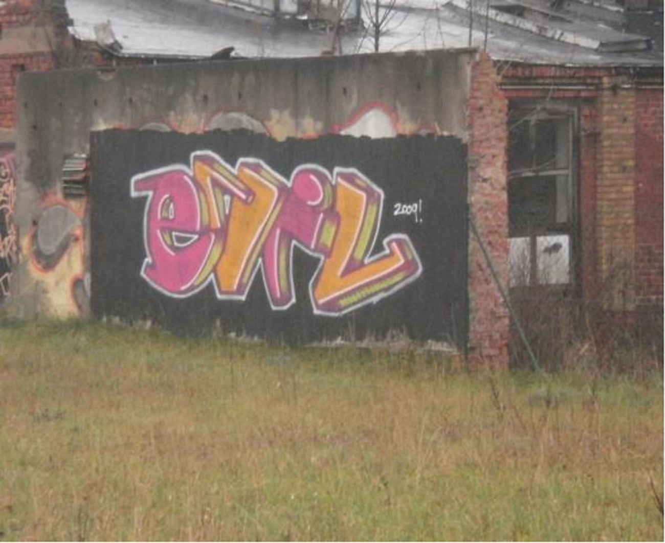 Graffiti Bombing - Photo by bergpunk - evil (2009)