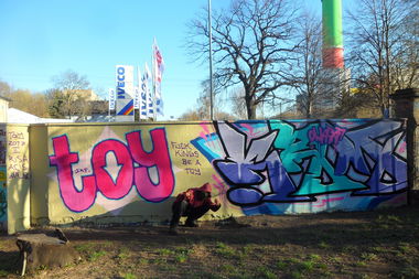 Graffiti Wall - Photo by bergpunk - toy, krim (2017)