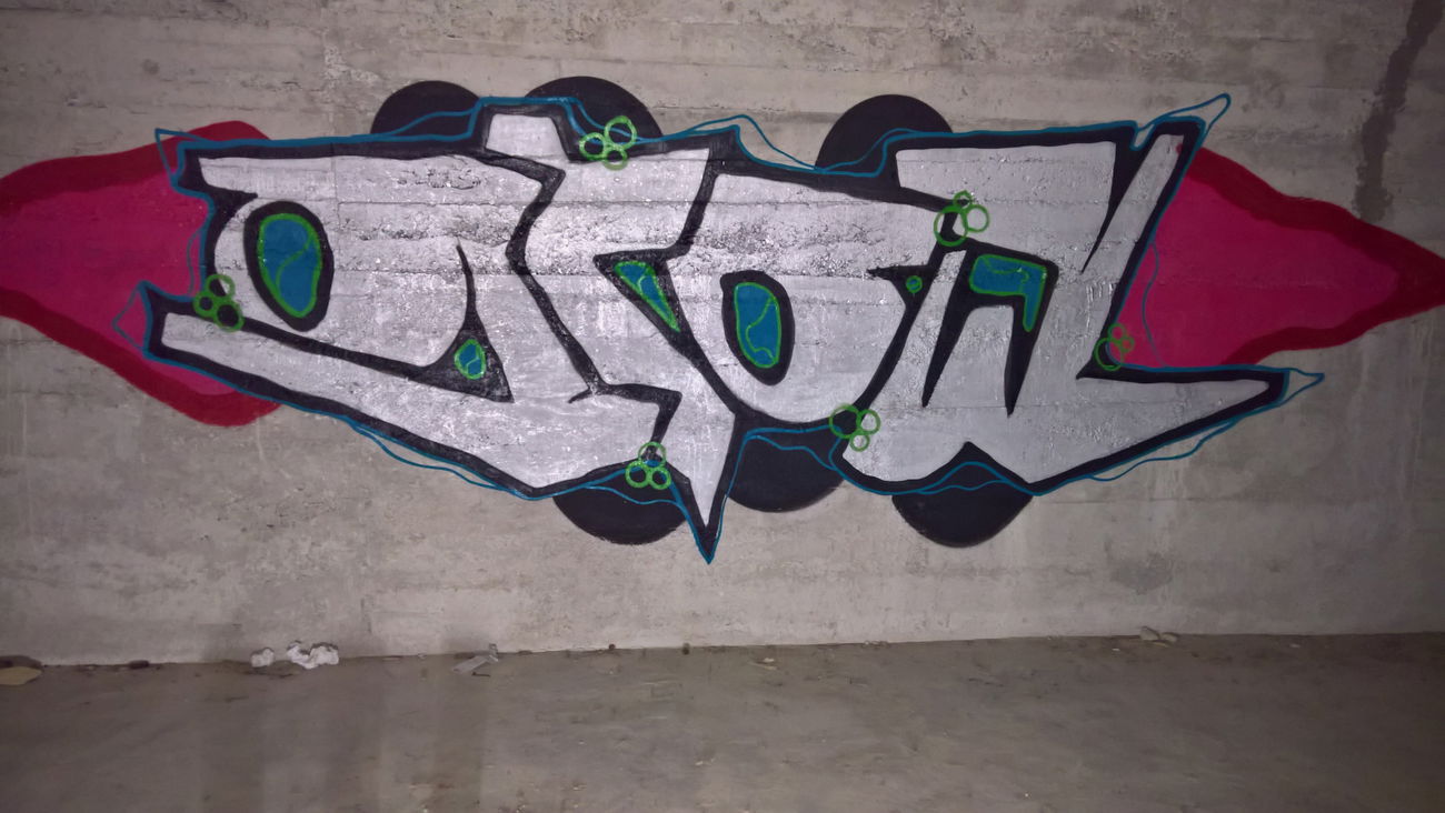 Graffiti Wall - Photo by bergpunk - grow (2019)