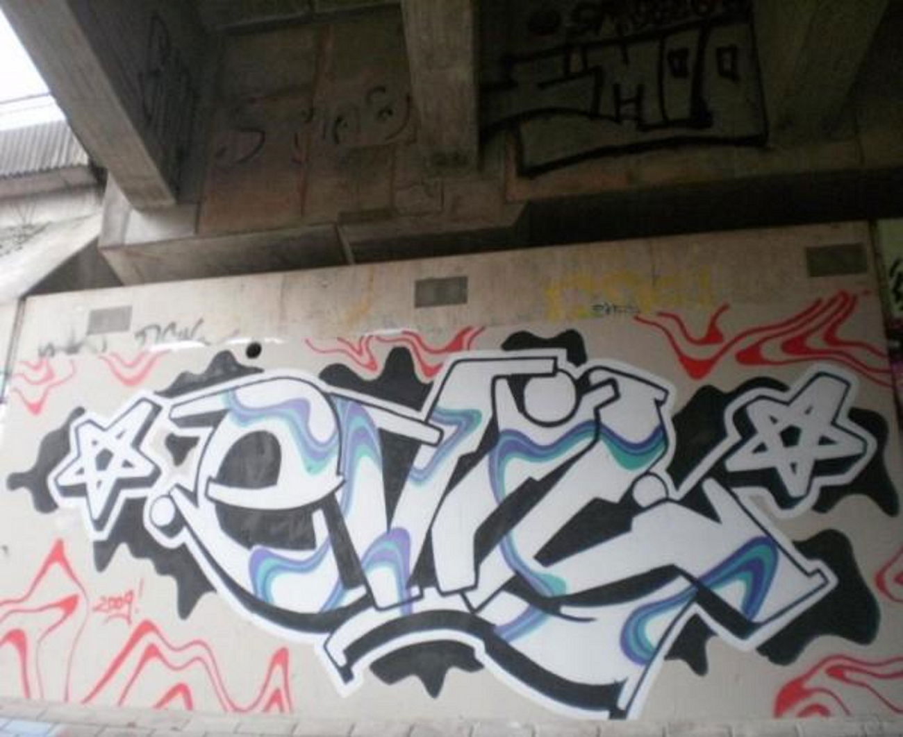 Graffiti Bombing - Photo by bergpunk - evil (2009)