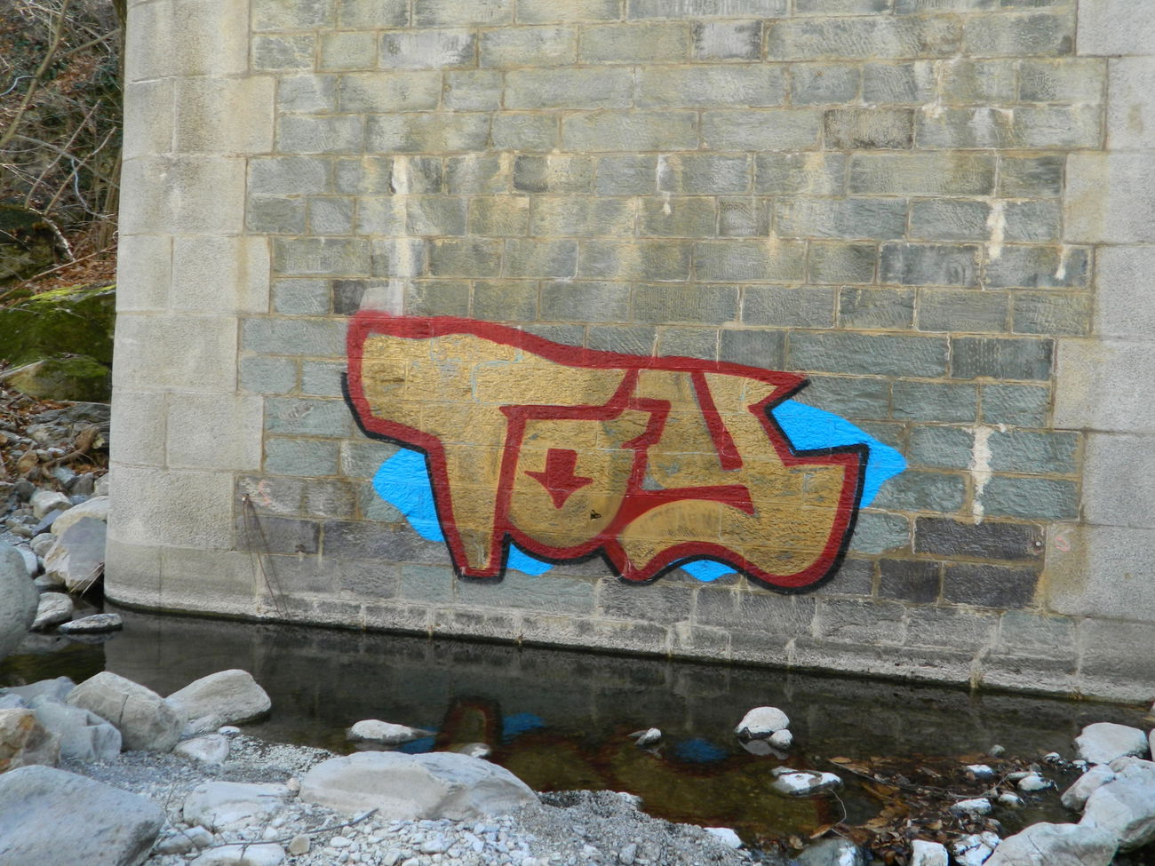 Graffiti Bombing - Photo by bergpunk - toy (2016)