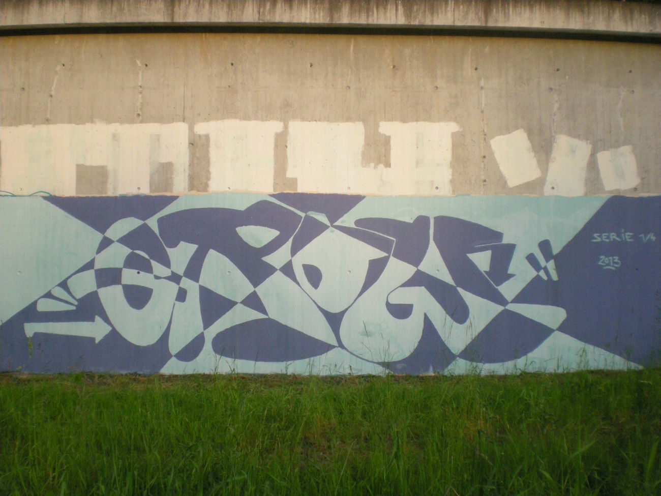 Graffiti Wall - Photo by bergpunk