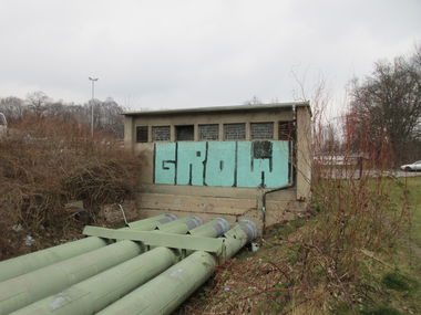 Graffiti Bombing - Photo by bergpunk - grow (2015)