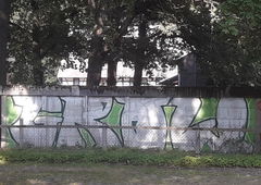 Graffiti Bombing - Photo by bergpunk - grow (2014)