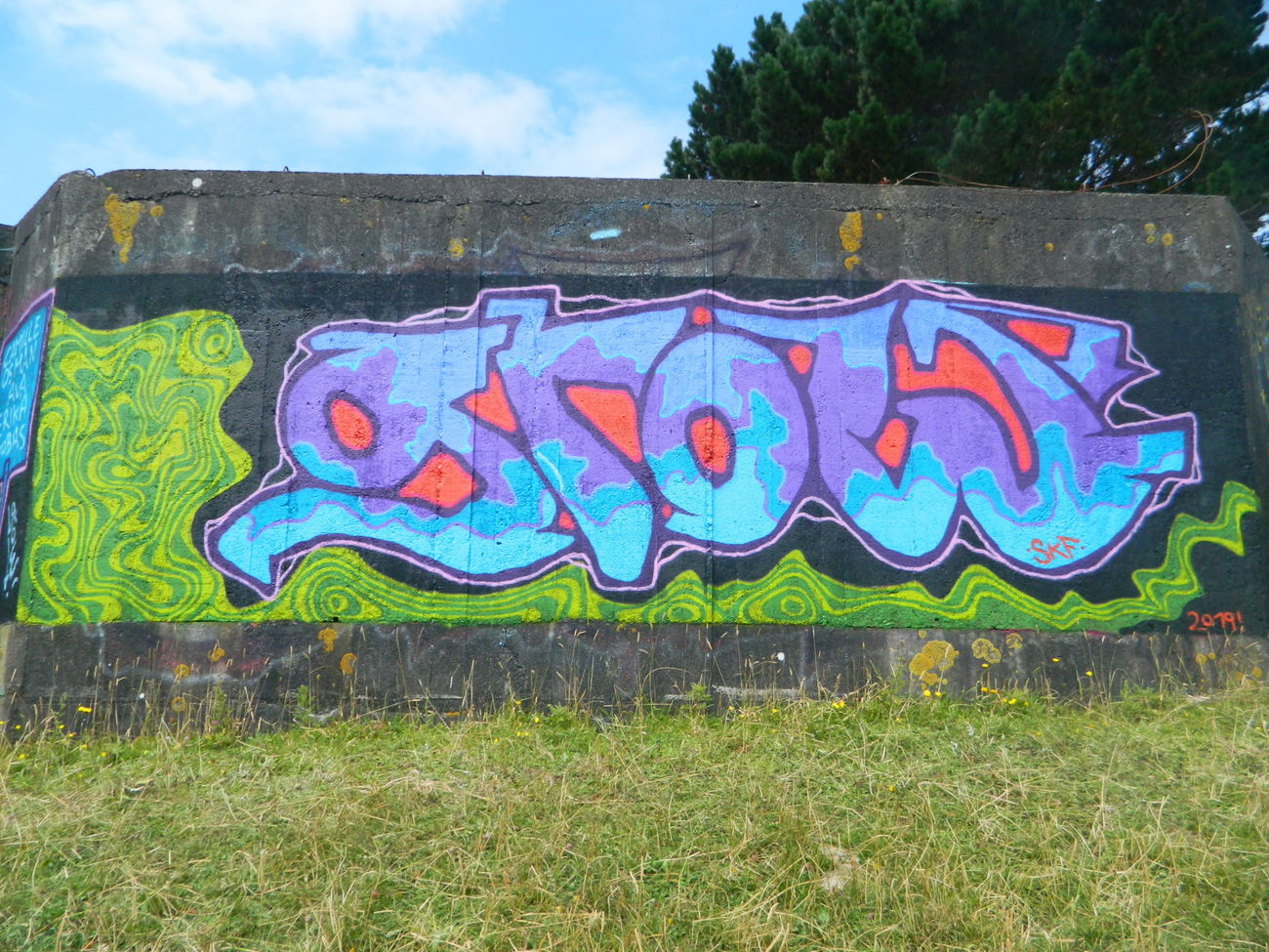 Graffiti Wall - Photo by bergpunk - grow (2019)