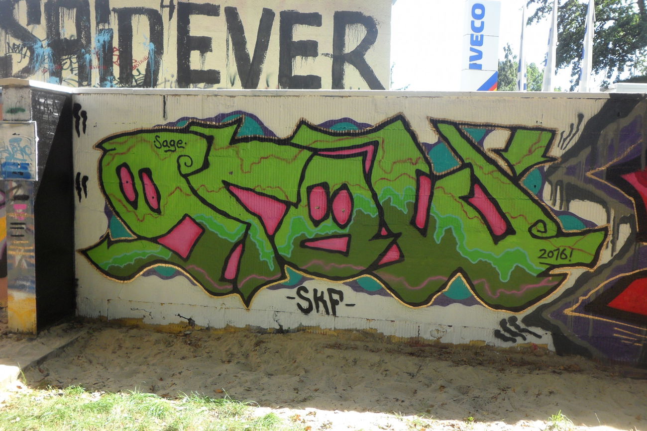 Graffiti Wall - Photo by bergpunk - grow (2016)