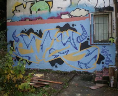 Graffiti Wall - Photo by bergpunk - evil (2010)