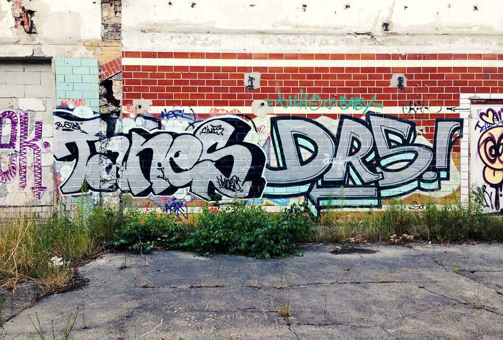 Graffiti Wall in Berlin - Photo by berlingraffiti - tones