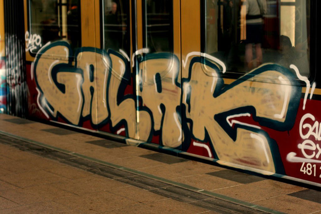 Graffiti Train in Berlin - Photo by berlingraffiti - galak