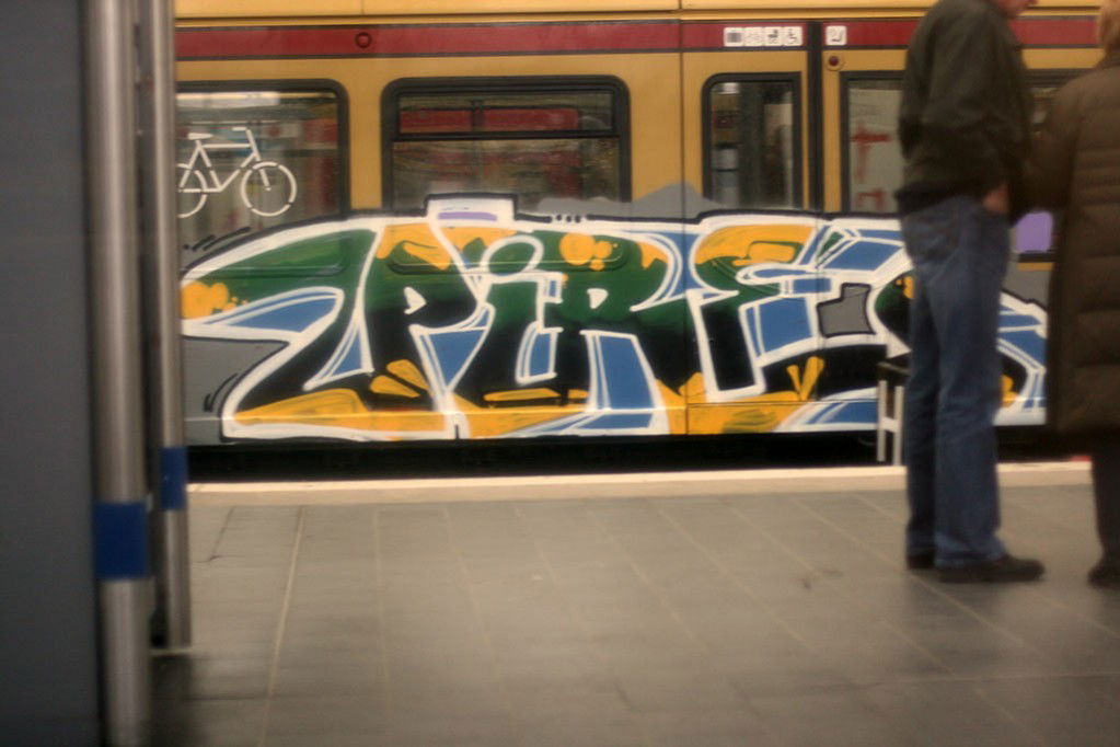 Graffiti Train in Berlin - Photo by berlingraffiti - fsn, kes
