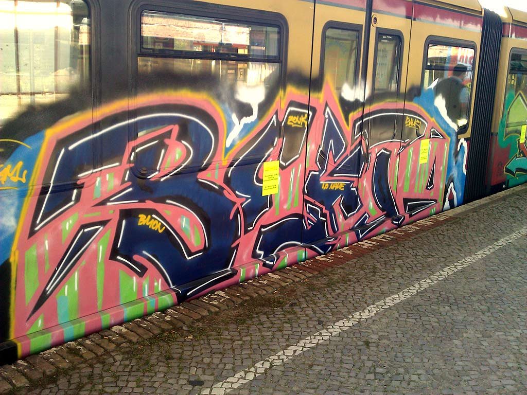 Graffiti Train in Berlin - Photo by berlingraffiti - zgm