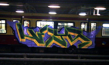 Graffiti Train in Berlin - Photo by berlingraffiti - niys (2012)